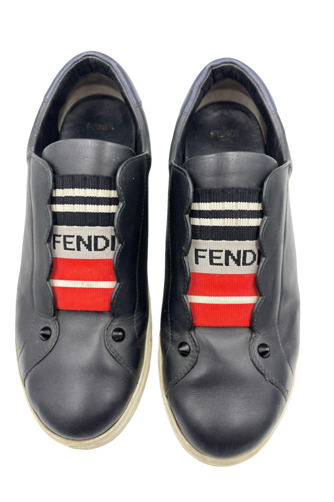 Tenis Fendi Slip-On Negro con Detalles Rojos | Talla 24 y 25 MX