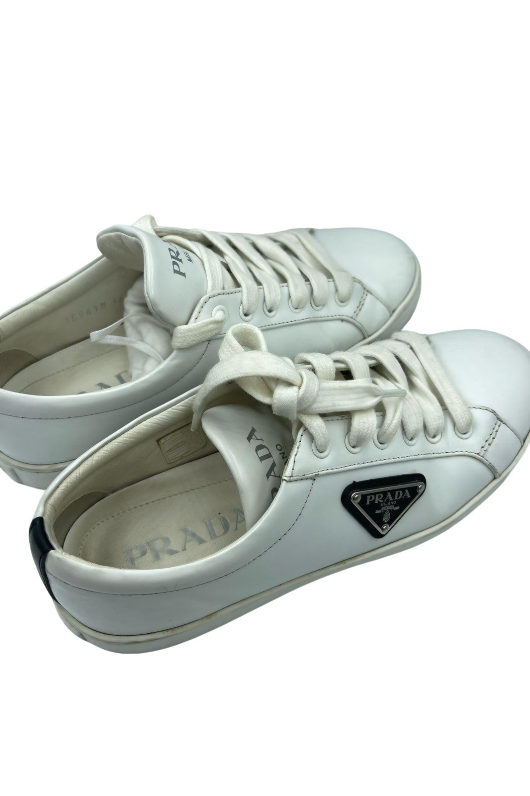 Tenis Prada Blancos de Piel con Logo Negro | Talla 23 MX