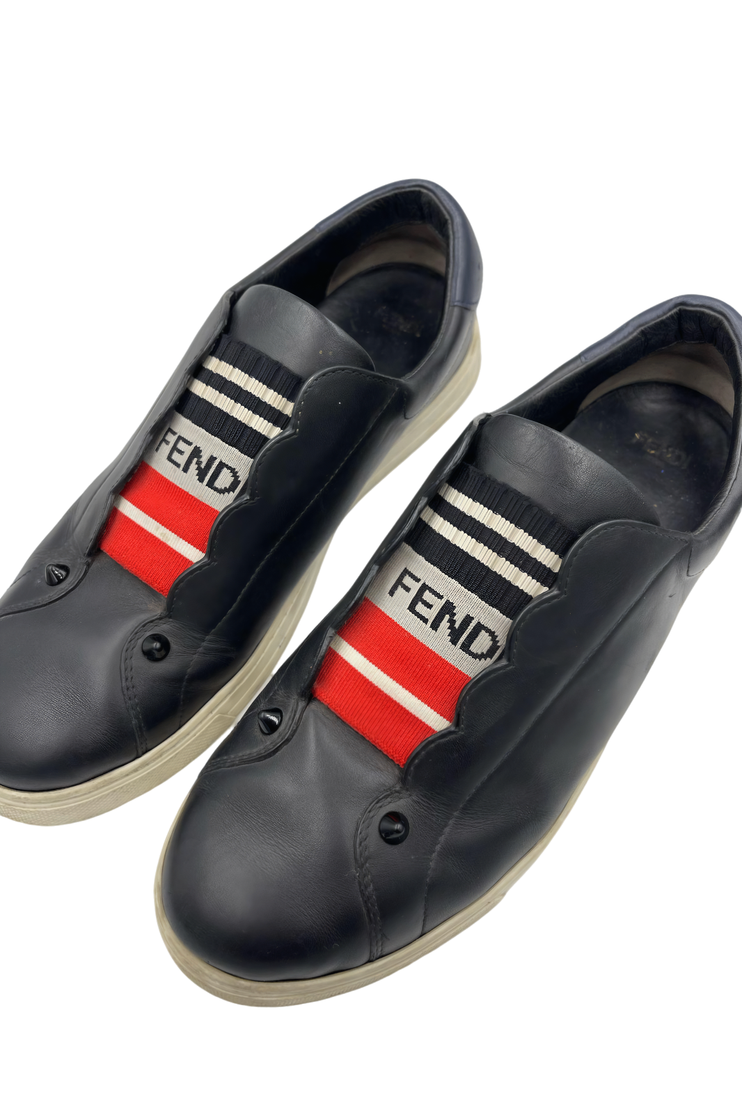 Tenis Fendi Slip-On Negro con Detalles Rojos | Talla 24 y 25 MX