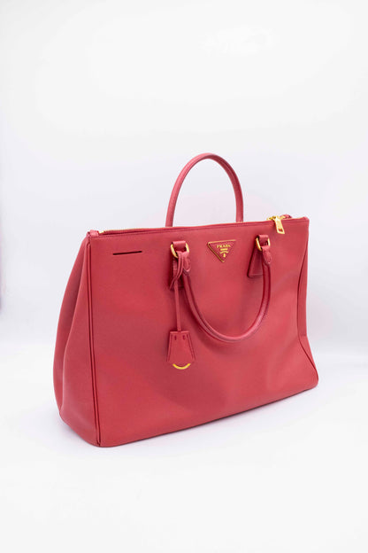 Prada | Bolsa de mano Roja en Cuero
