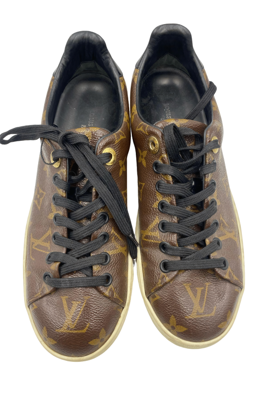 Tenis monograma café | Talla 24.5MX