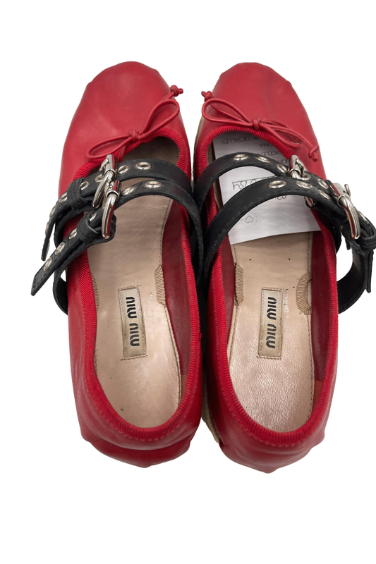 Miu Miu Bailarina Roja con Hebillas | Talla 36 EU (23MX)