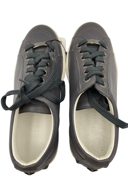 Tenis negros con estrellas metálicas | Talla 26 MX