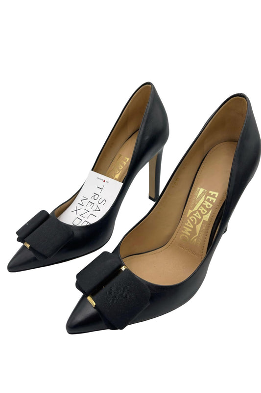Tacones Salvatore Ferragamo Negros con Moño Vara | Talla 22.5 MX