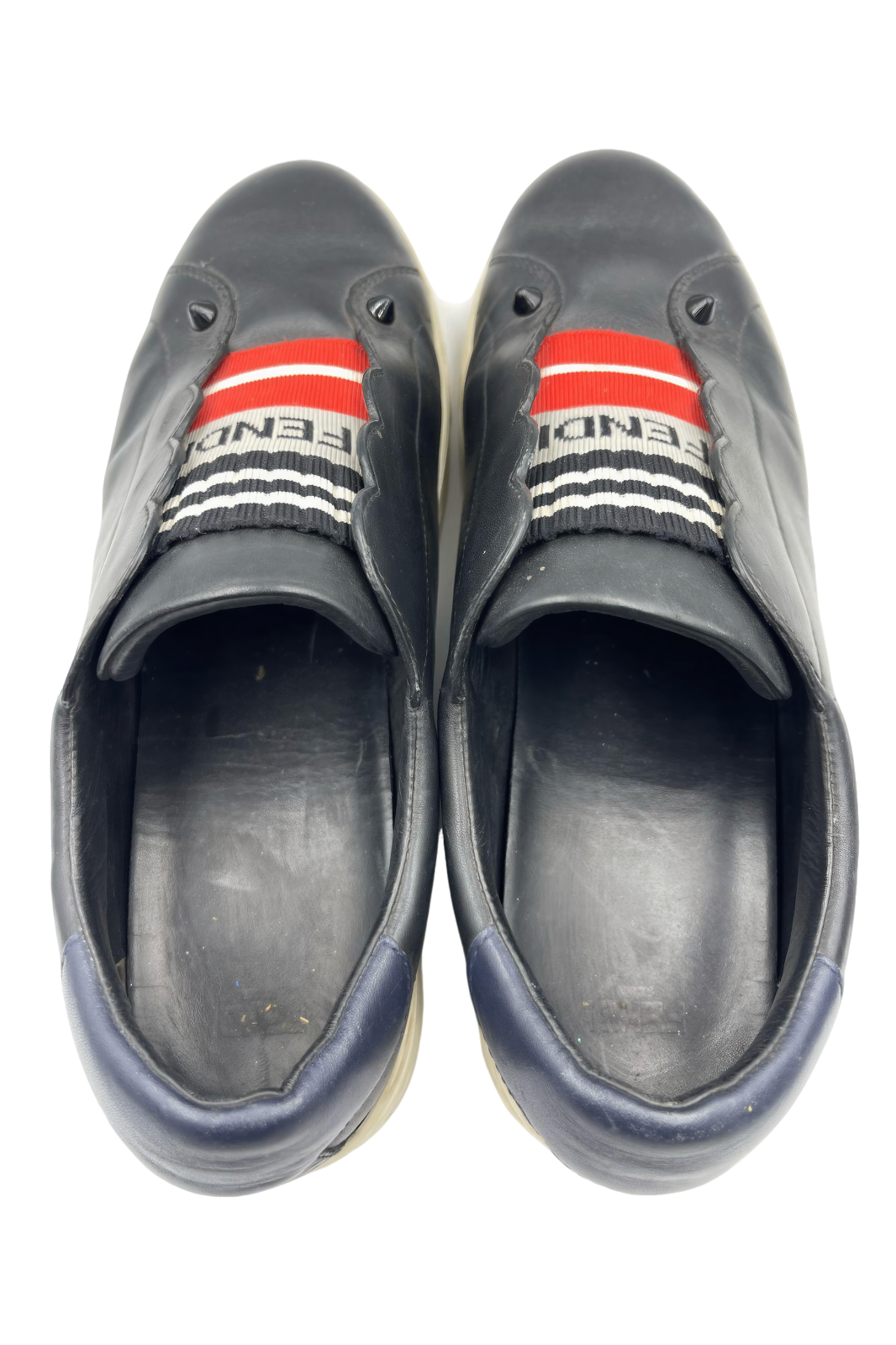 Tenis Fendi Slip-On Negro con Detalles Rojos | Talla 24 y 25 MX