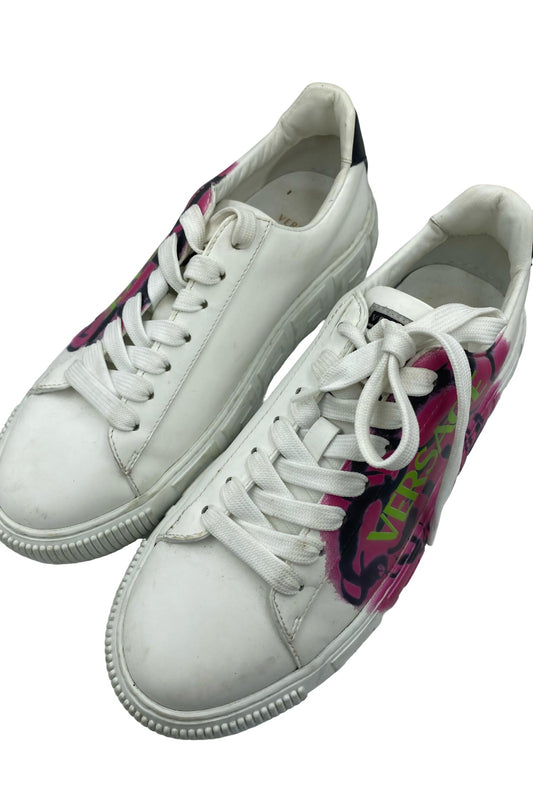 Tenis blancos con diseño gráfico rosa y negro | Talla 39.5EU (25MX)