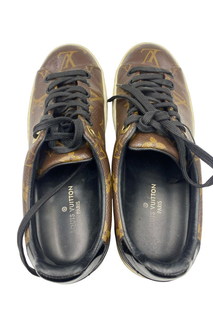 Tenis monograma café | Talla 24.5MX