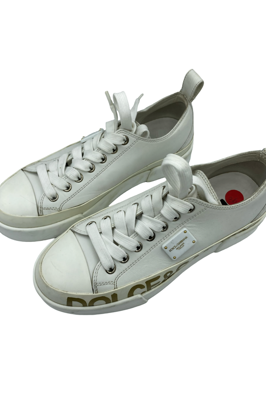 Tenis blancos con logo lateral dorado | Talla 24.5 MX