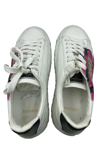 Tenis blancos con diseño gráfico rosa y negro | Talla 39.5EU (25MX)